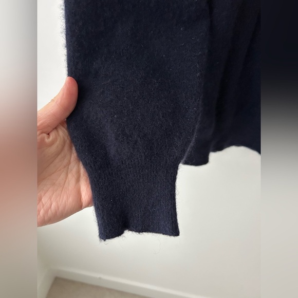 Zara dark blue 100% cashmere crew sweater - Picture 3 of 10
